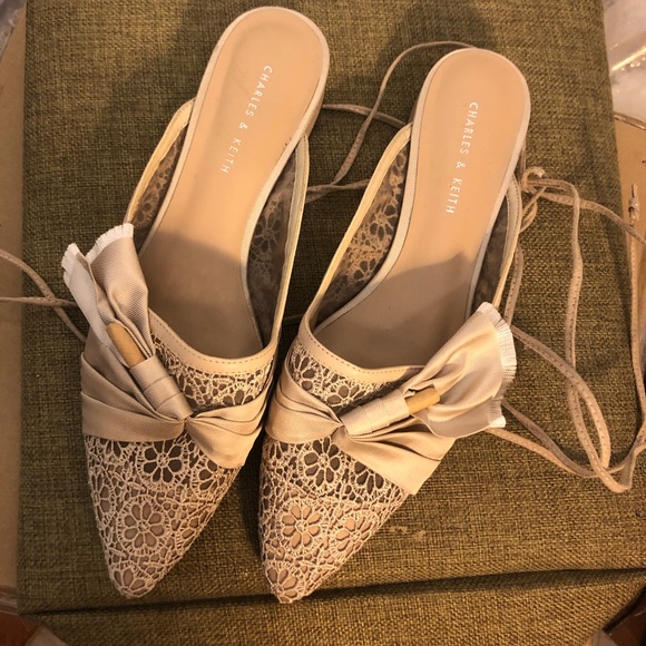 NEW Charles & Keith Flats Sandals - Picture 5 of 8